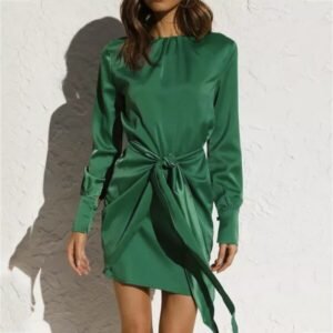 Robe Vert Émeraude Satin : chic et tendance